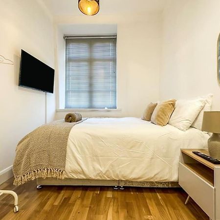 لندن Newly Refurbished Luxury 3 Bedroom Apartment المظهر الخارجي الصورة