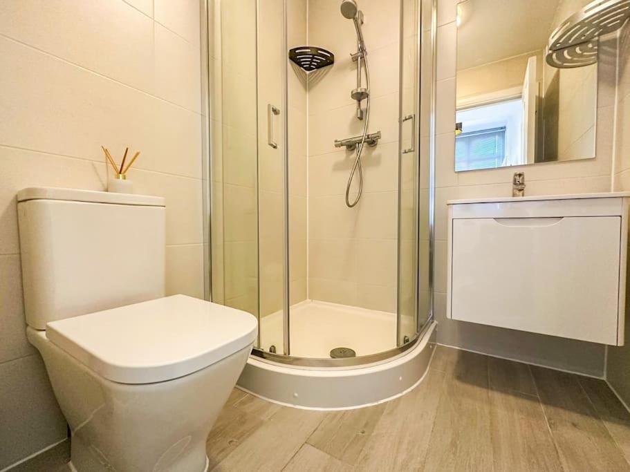 لندن Newly Refurbished Luxury 3 Bedroom Apartment المظهر الخارجي الصورة